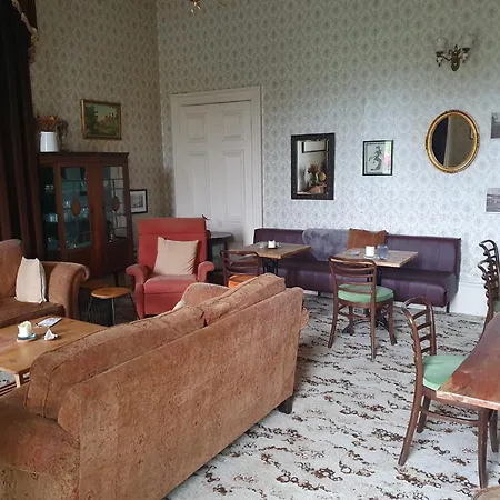 Upper East Wing In Richmond House *