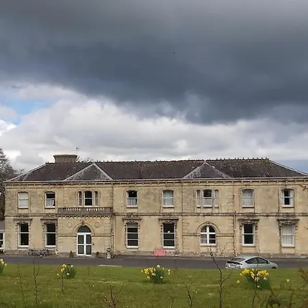 Upper East Wing In Richmond House Apartment