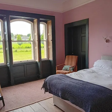 Upper East Wing In Richmond House Apartment *