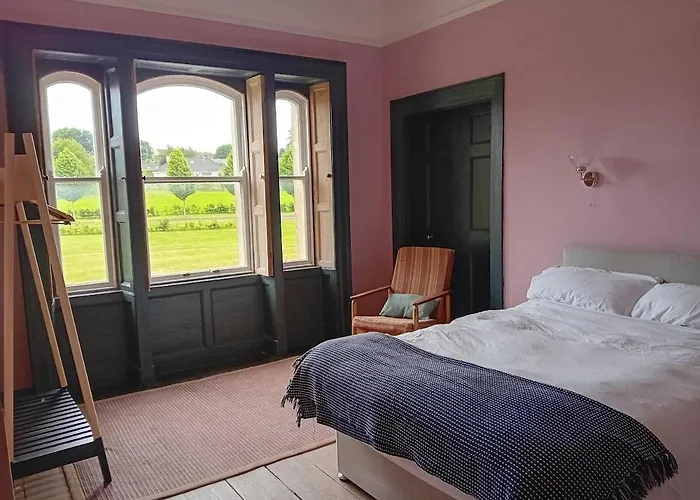 Upper East Wing In Richmond House 公寓 *